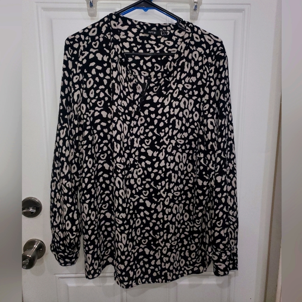 Apt 9 black and white long sleeve blouse